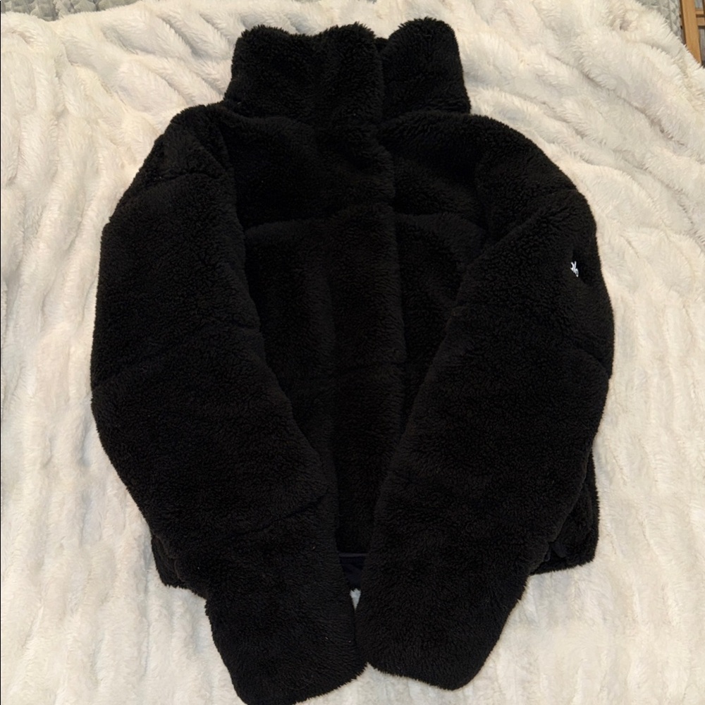 Alo Sherpa Snow Angel Puffer Jacket - Black